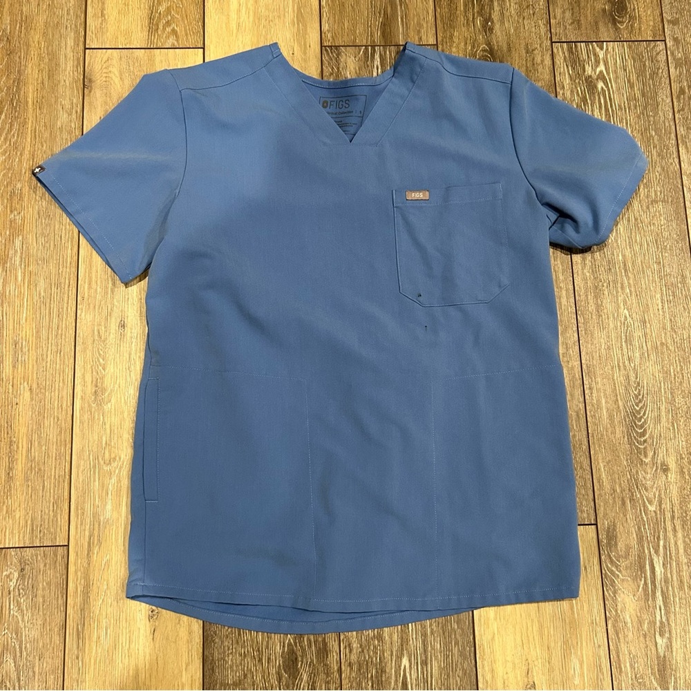 FIGS Men’s Leon Scrub Top in Ceil Blue, Size Small